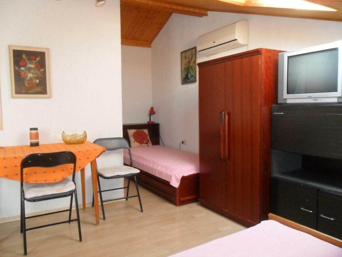 Apartments Simpa นยีวีเซ ภายนอก รูปภาพ